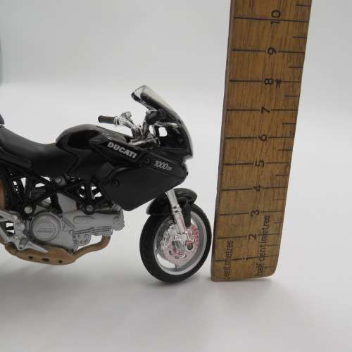 Maisto Ducati Multistrada 1000 DS model motorcycle - Scale 1/18