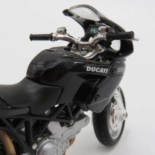 Maisto Ducati Multistrada 1000 DS model motorcycle - Scale 1/18