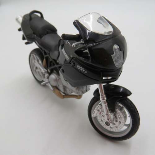 Maisto Ducati Multistrada 1000 DS model motorcycle - Scale 1/18
