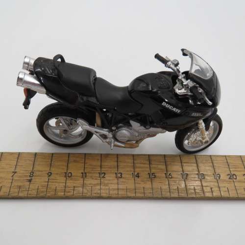 Maisto Ducati Multistrada 1000 DS model motorcycle - Scale 1/18