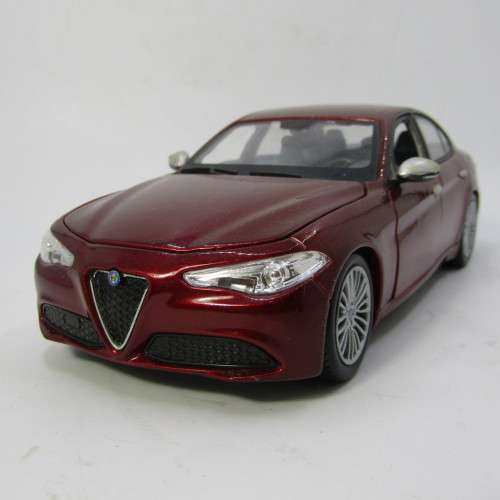 Bburago Alfa Romeo Giulia model car - scale 1/24