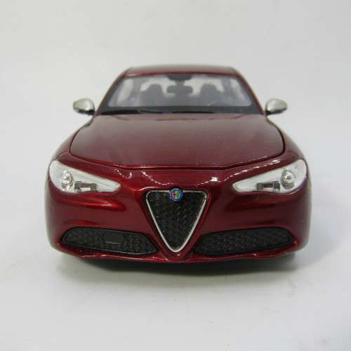 Bburago Alfa Romeo Giulia model car - scale 1/24