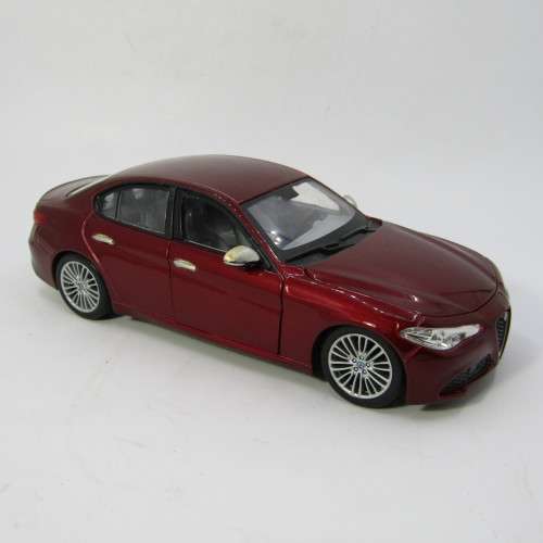 Bburago Alfa Romeo Giulia model car - scale 1/24