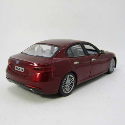 Bburago Alfa Romeo Giulia model car - scale 1/24