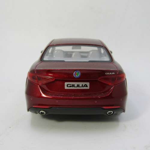 Bburago Alfa Romeo Giulia model car - scale 1/24