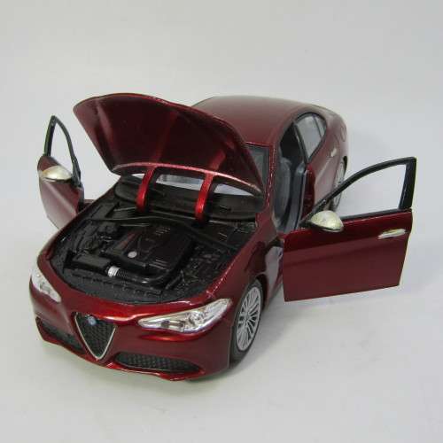 Bburago Alfa Romeo Giulia model car - scale 1/24