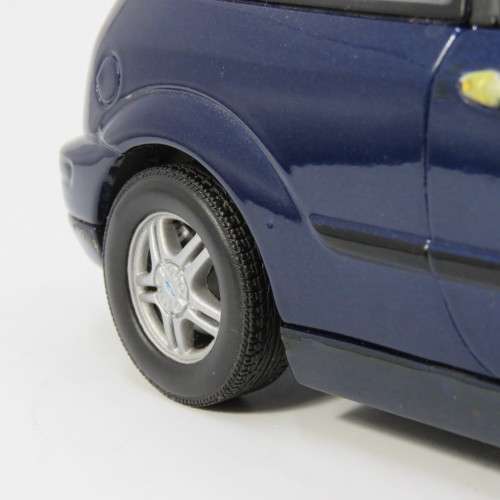 Motor Max Ford Focus ZX3 Model car - Interior repainted - Scale 1/18