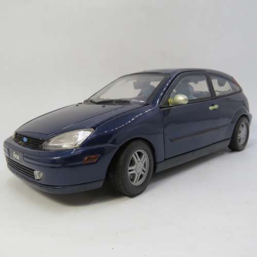 Motor Max Ford Focus ZX3 Model car - Interior repainted - Scale 1/18