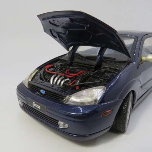 Motor Max Ford Focus ZX3 Model car - Interior repainted - Scale 1/18