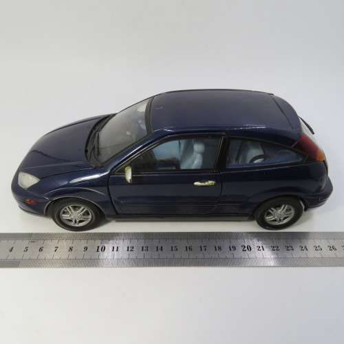 Motor Max Ford Focus ZX3 Model car - Interior repainted - Scale 1/18