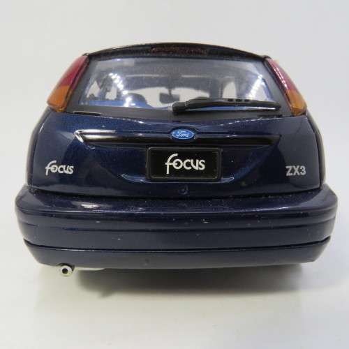 Motor Max Ford Focus ZX3 Model car - Interior repainted - Scale 1/18