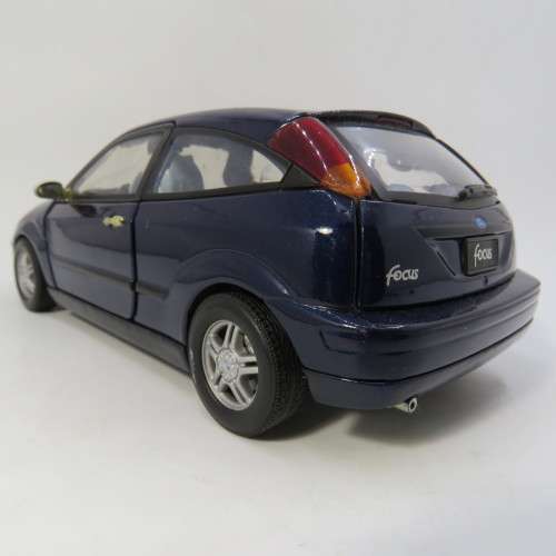 Motor Max Ford Focus ZX3 Model car - Interior repainted - Scale 1/18