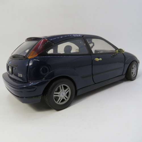 Motor Max Ford Focus ZX3 Model car - Interior repainted - Scale 1/18