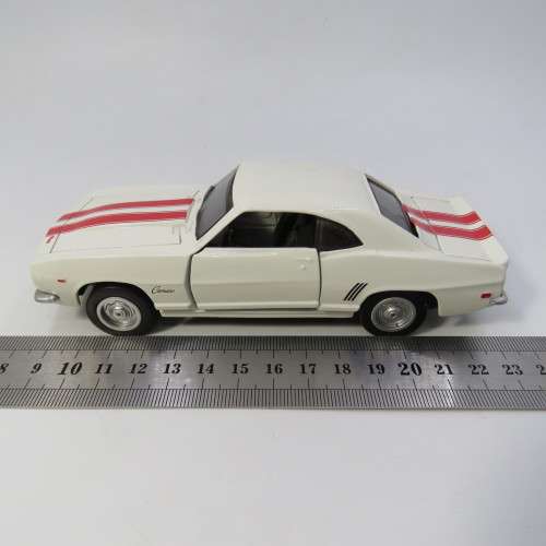 NewRay Speedy Power 1967 Camaro Z28 model car - Scale 1/32 - Pull back action