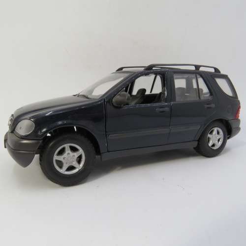 Maisto Mercedes-Benz ML320 die-cast model car - Scale 1/24