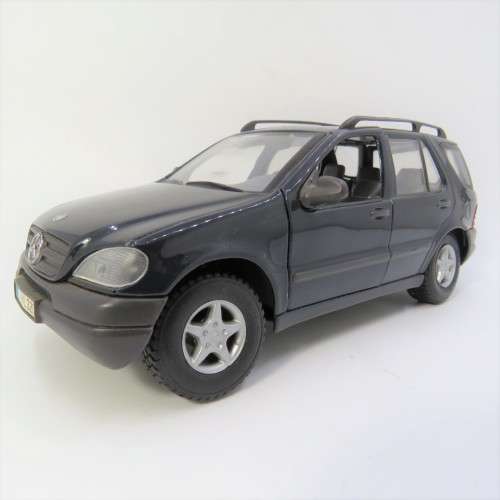 Maisto Mercedes-Benz ML320 die-cast model car - Scale 1/24