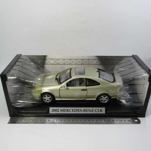 Motor Max 2002 Mercedes-Benz CLK model car in box - scale 1/18