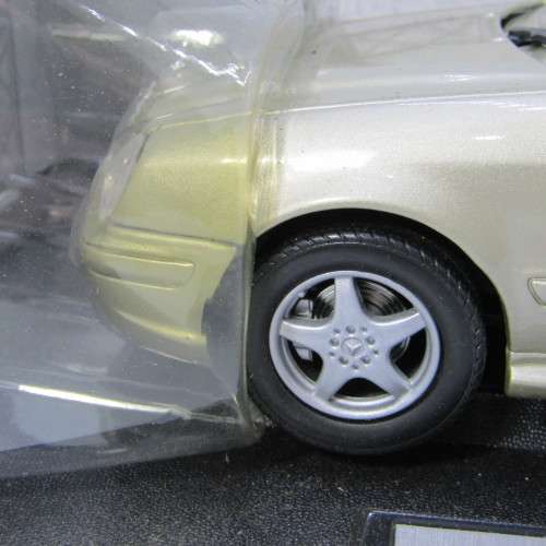 Motor Max 2002 Mercedes-Benz CLK model car in box - scale 1/18