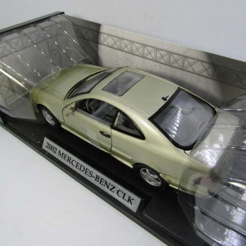 Motor Max 2002 Mercedes-Benz CLK model car in box - scale 1/18