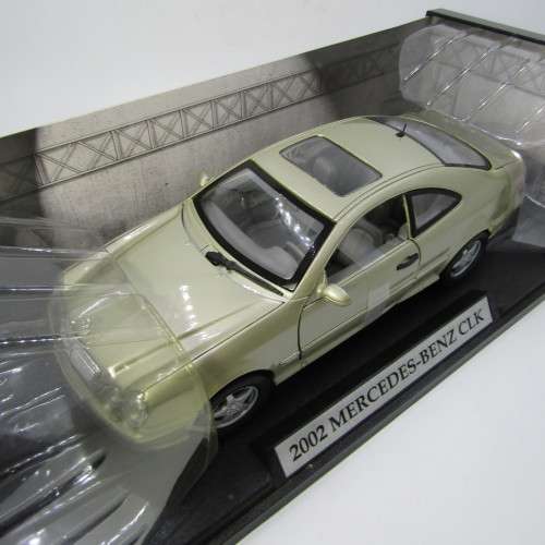 Motor Max 2002 Mercedes-Benz CLK model car in box - scale 1/18