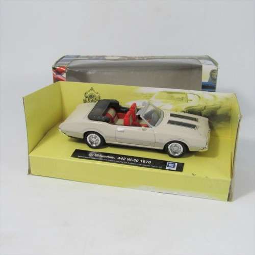NewRay 1970 Oldsmobile 442 W-30 model car - scale 1/43