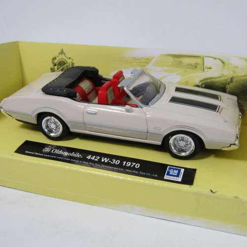 NewRay 1970 Oldsmobile 442 W-30 model car - scale 1/43