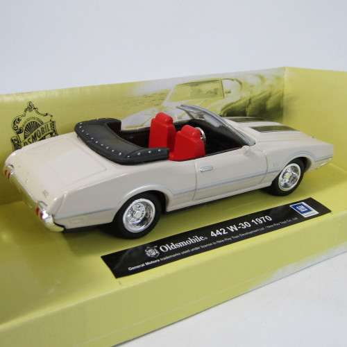 NewRay 1970 Oldsmobile 442 W-30 model car - scale 1/43