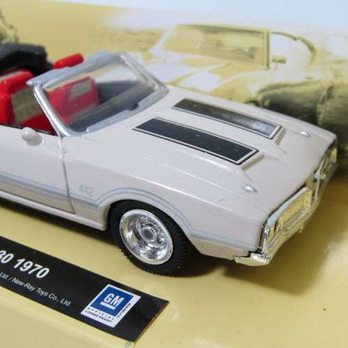NewRay 1970 Oldsmobile 442 W-30 model car - scale 1/43
