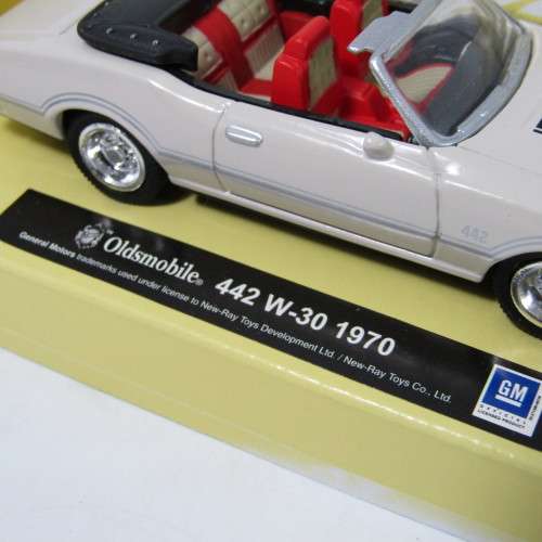 NewRay 1970 Oldsmobile 442 W-30 model car - scale 1/43