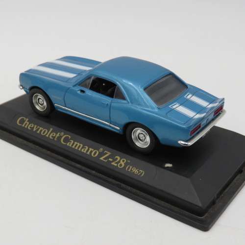 Road Signature 1967 Chevrolet Camaro Z-28 model car - Scale 1/43