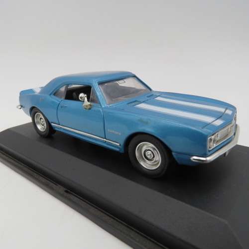 Road Signature 1967 Chevrolet Camaro Z-28 model car - Scale 1/43