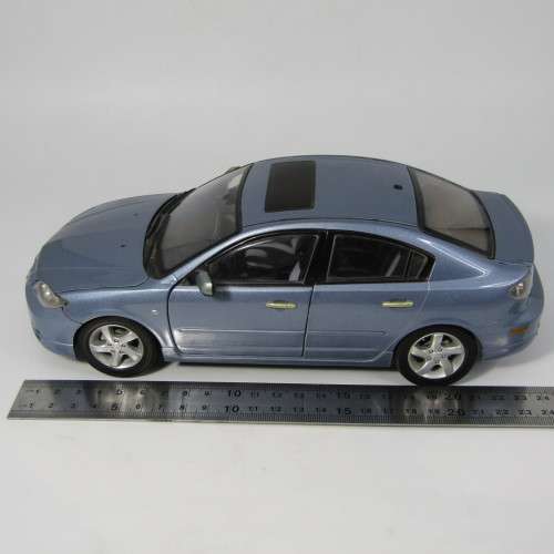 Mondsee 2003 Mazda 3 model car - scale 1/18