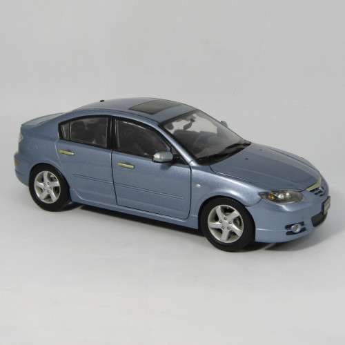 Mondsee 2003 Mazda 3 model car - scale 1/18
