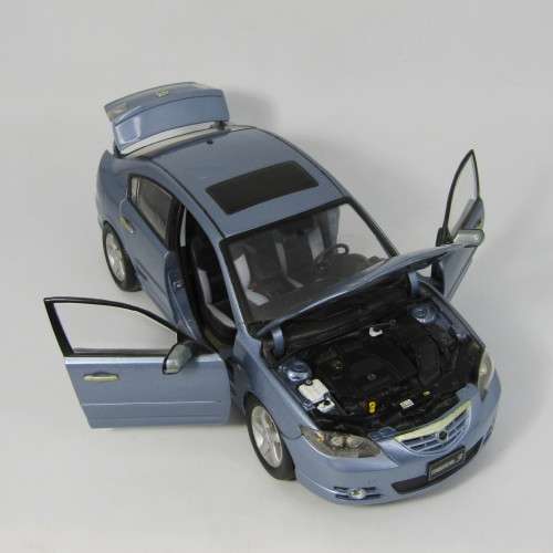 Mondsee 2003 Mazda 3 model car - scale 1/18