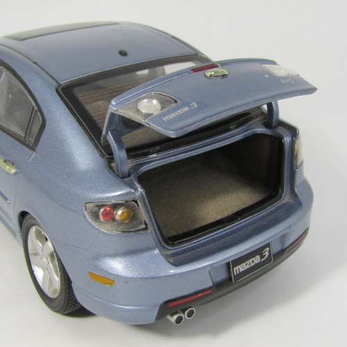 Mondsee 2003 Mazda 3 model car - scale 1/18
