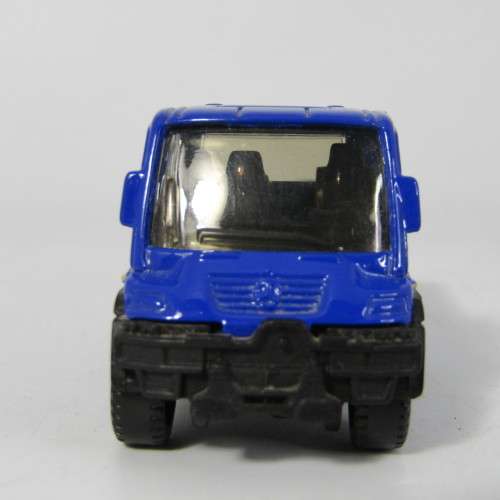 Matchbox 2006 Mercedes-Benz Unimog U300 CarGo couriers truck toy car - scale 1/84