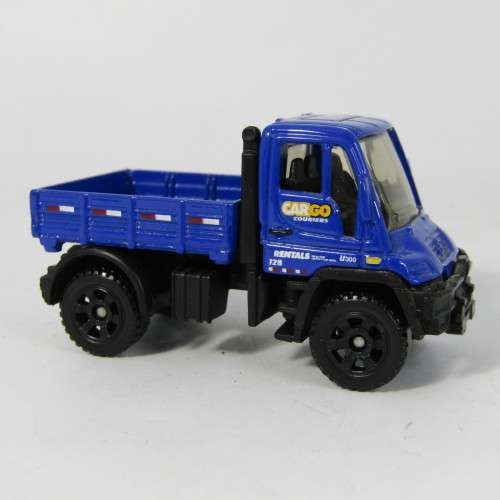 Matchbox 2006 Mercedes-Benz Unimog U300 CarGo couriers truck toy car - scale 1/84