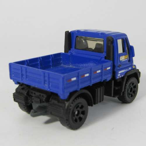 Matchbox 2006 Mercedes-Benz Unimog U300 CarGo couriers truck toy car - scale 1/84
