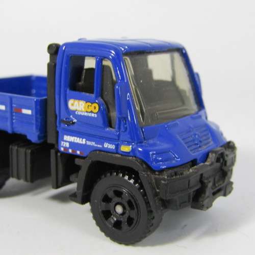 Matchbox 2006 Mercedes-Benz Unimog U300 CarGo couriers truck toy car - scale 1/84