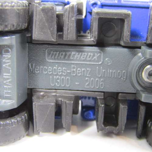 Matchbox 2006 Mercedes-Benz Unimog U300 CarGo couriers truck toy car - scale 1/84