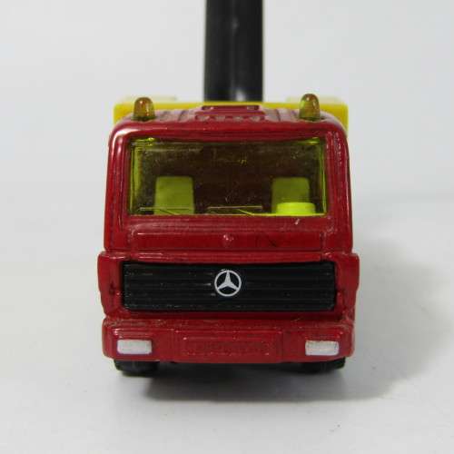 Siku Mercedes-Benz recovery truck with lift bar