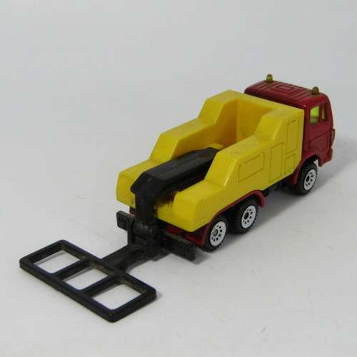 Siku Mercedes-Benz recovery truck with lift bar