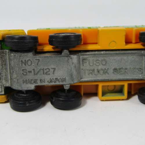 Vintage Tomica #7 Fuso truck series toy car - scale 1/127