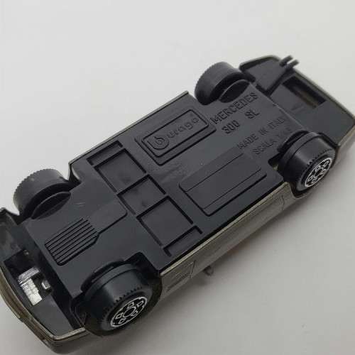Bburago Mercedes-Benz 300 SE die-cast model car - Scale 1/43