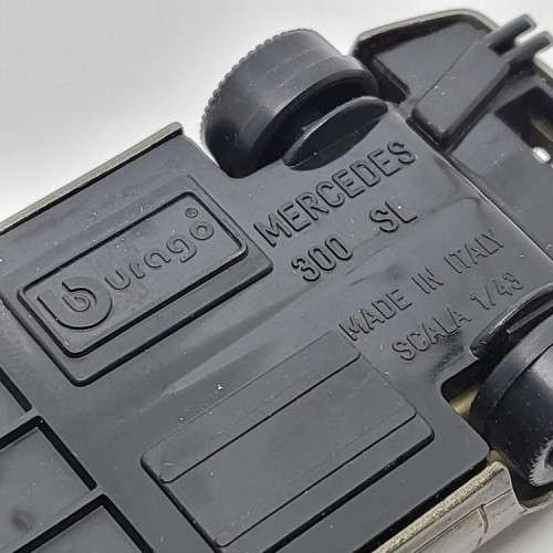 Bburago Mercedes-Benz 300 SE die-cast model car - Scale 1/43