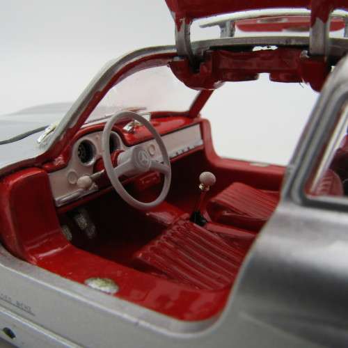 Welly Mercedes-Benz 300 SL model car - scale 1/24