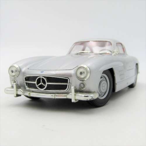 Welly Mercedes-Benz 300 SL model car - scale 1/24
