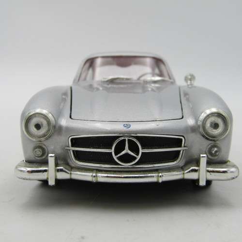 Welly Mercedes-Benz 300 SL model car - scale 1/24