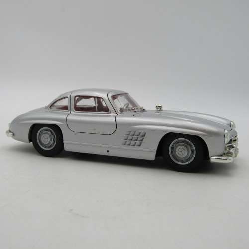 Welly Mercedes-Benz 300 SL model car - scale 1/24
