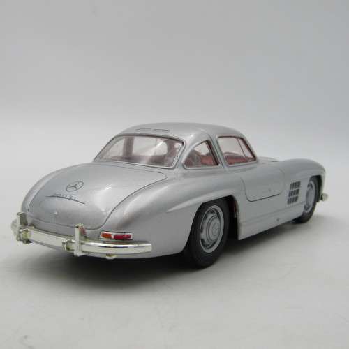 Welly Mercedes-Benz 300 SL model car - scale 1/24